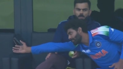 Ravindra Jadeja imitates Glenn Phillips' one-handed stunner during chat with Virat Kohli in team balcony (X Image) Ravindra Jadeja imitates Glenn Phillips' one-handed stunner during chat with Virat Kohli in team balcony (X Image)