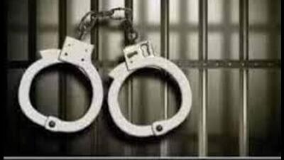 The duo, identified as Khateeb Sheikh, 30, and Akash Tambe, 30, was apprehended before they could return to Mumbai, police said on Sunday. (Sourced)