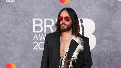 Jared Leto looked suave in a black suit with an asymmetrical lapel that featured feathers. (Scott A Garfitt/Invision/AP) Jared Leto looked suave in a black suit with an asymmetrical lapel that featured feathers. (Scott A Garfitt/Invision/AP)