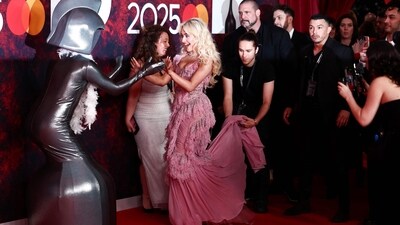 Furthermore, her dress had a mermaid silhouette and a moderately dramatic train. Sabrina won the Global Success award. (AFP) Furthermore, her dress had a mermaid silhouette and a moderately dramatic train. Sabrina won the Global Success award. (AFP)