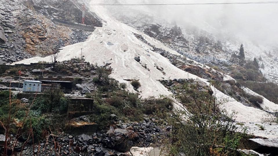 Snowfall and rain near Dabrani, in Uttarkashi (ANI) Snowfall and rain near Dabrani, in Uttarkashi (ANI)