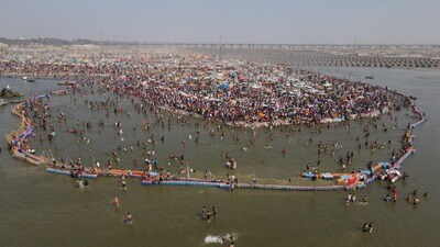Devotees bathing at Triveni Sangam on Monday. (HT Photo)