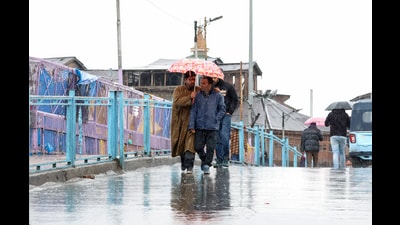People walk in rain in Srinagar on Monday. (ANI) People walk in rain in Srinagar on Monday. (ANI)