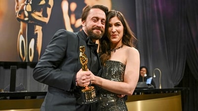 US actor Kieran Culkin, Oscar winner for Best Actor in a Supporting Role for "A Real Pain" poses with his wife Jazz Charton during the 97th Annual Academy Awards Governors Ball at the Dolby Theatre in Hollywood, California on March 2, 2025. (Photo by ANGELA WEISS / AFP) (AFP) US actor Kieran Culkin, Oscar winner for Best Actor in a Supporting Role for "A Real Pain" poses with his wife Jazz Charton during the 97th Annual Academy Awards Governors Ball at the Dolby Theatre in Hollywood, California on March 2, 2025. (Photo by ANGELA WEISS / AFP) (AFP)