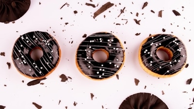 A US toddler called 911 for emergency doughnuts and police sweetly delivered a box. (Representational image/Unsplash) A US toddler called 911 for emergency doughnuts and police sweetly delivered a box. (Representational image/Unsplash)