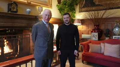 King Charles III and Ukrainian President Volodymyr Zelenskyy pose for a picture during their meeting at the Sandringham Estate in Norfolk, England, on March 2, 2025. ((Joe Giddens/Pool via AP)) King Charles III and Ukrainian President Volodymyr Zelenskyy pose for a picture during their meeting at the Sandringham Estate in Norfolk, England, on March 2, 2025. ((Joe Giddens/Pool via AP))