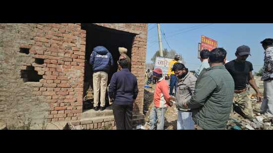 Police at the spot in Jagraon on Monday. (HT PHOTO)