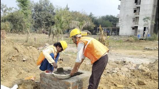 The authority has started the external development works like that for development of roads, drainage, sewers etc., for the Indirapuram extension. (HT Photo)