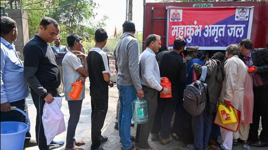 The initiative follows Uttar Pradesh chief minister Yogi Adityanath’s directive to ensure that Sangam water reaches all 75 districts of Uttar Pradesh. (Sunil Ghosh/HT Photo)