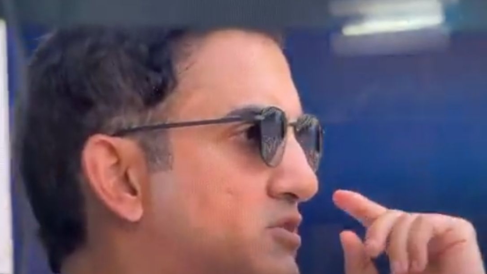 Gautam Gambhir, Shami Steve Smith'in kütükleri çıngırak olduğunda cuss kelimesini kullanır. Pompalanan reaksiyon viral hale gelir