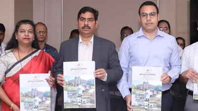 Although PMC has fallen well short of its revenue target of ₹11,601 crore for 2024-25, the civic body has proposed a budget of ₹12,618 for 2025-26, an increase of ₹1,000 crore over last year’s budget. Municipal commissioner Rajendra Bhosale (C) presented the budget for the fiscal year 2025-26 on Tuesday. (HT) Although PMC has fallen well short of its revenue target of ₹11,601 crore for 2024-25, the civic body has proposed a budget of ₹12,618 for 2025-26, an increase of ₹1,000 crore over last year’s budget. Municipal commissioner Rajendra Bhosale (C) presented the budget for the fiscal year 2025-26 on Tuesday. (HT)
