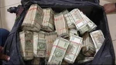 Moreover, seven vehicles involved in liquor smuggling were confiscated and 1676 people were arrested, and 321 of them were sent to jail. (For representation only)