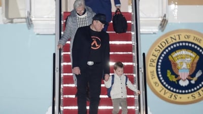 Elon Musk, his mother Maye, and one of his young kids were chauffeured in Air Force One and Marine One. (X@MarkusWinston) Elon Musk, his mother Maye, and one of his young kids were chauffeured in Air Force One and Marine One. (X@MarkusWinston)