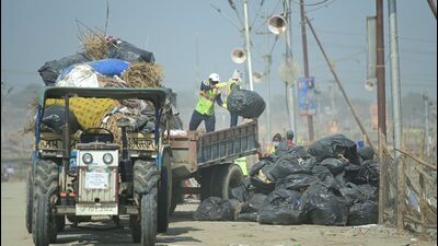 Workers clearing the garbages from the Mela area (Anil Kumar Maurya/HT) Workers clearing the garbages from the Mela area (Anil Kumar Maurya/HT)