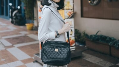 Black purses for women are a wardrobe essential. Pair them with everything you wear! (Pexels) Black purses for women are a wardrobe essential. Pair them with everything you wear! (Pexels)