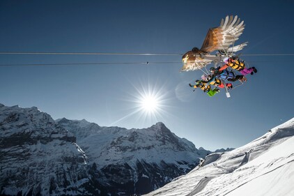 An eagle’s-eye view above Grindelwald with the First Glider. An eagle’s-eye view above Grindelwald with the First Glider.
