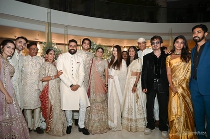 Aishwarya and Abhishek pose with the family. (WeddingNama)