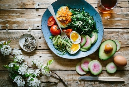 Healthy Diet: A balanced diet rich in fruits, vegetables, whole grains, and lean proteins can help reduce inflammation and manage symptoms. Avoiding processed foods, excess sugar, and caffeine may also be beneficial. (Unsplash) Healthy Diet: A balanced diet rich in fruits, vegetables, whole grains, and lean proteins can help reduce inflammation and manage symptoms. Avoiding processed foods, excess sugar, and caffeine may also be beneficial. (Unsplash)