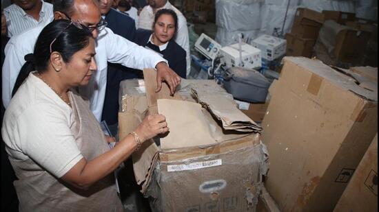 CM Rekha Gupta at an inspection of GTB Hospital. (HT Photo)