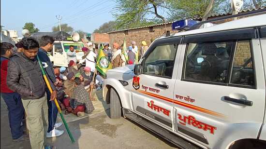 Farmers protesting against police action in Barnala.