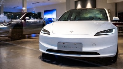 Tesla Model 3 (Bloomberg)