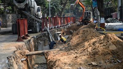 Mumbai, India - Jan. 11, 2025: BMC is digging Manmala Tank road to repair it at Sion, Mumbai. Mumbai, India. Jan 11, 2025. (Photo by Raju Shinde/ HT Photo) (Hindustan Times) Mumbai, India - Jan. 11, 2025: BMC is digging Manmala Tank road to repair it at Sion, Mumbai. Mumbai, India. Jan 11, 2025. (Photo by Raju Shinde/ HT Photo) (Hindustan Times)
