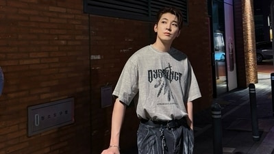 Wonwoo is a member of SEVENTEEN which debuted in 2015. Wonwoo is a member of SEVENTEEN which debuted in 2015.