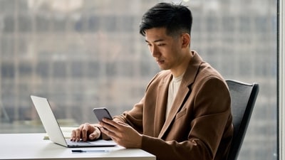 Many are in the habit of replying to texts during deep work. (Shutterstock) Many are in the habit of replying to texts during deep work. (Shutterstock)