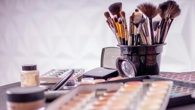 Makeup essential for women's day Makeup essential for women's day