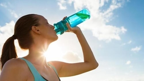 Drinking enough water can help you detoxify, boost digestion, improve the quality of your skin and hair and help you feel well-balanced. (Shutterstock) Drinking enough water can help you detoxify, boost digestion, improve the quality of your skin and hair and help you feel well-balanced. (Shutterstock)