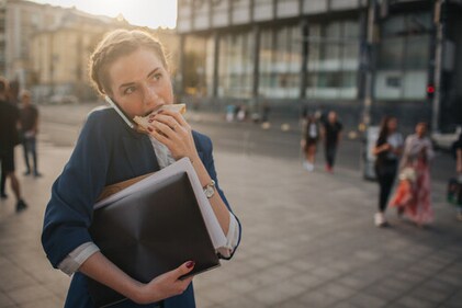 Workin professionals often don't eat healthy for lunch. (Shutterstock) Workin professionals often don't eat healthy for lunch. (Shutterstock)