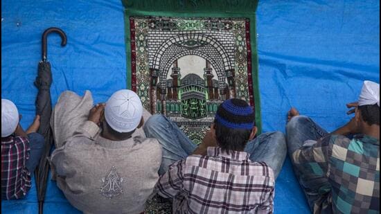 Muslims offer prayers outside Bandra railway station in Mumbai (Hindustan Times/Satish Bate)