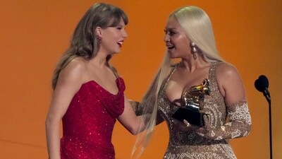 Taylor Swift, left, presents the award for best country album to Beyonce for "COWBOY CARTER" during the 67th annual Grammy Awards on Sunday, Feb. 2, 2025, in Los Angeles. (AP Photo/Chris Pizzello) (Chris Pizzello/Invision/AP) Taylor Swift, left, presents the award for best country album to Beyonce for "COWBOY CARTER" during the 67th annual Grammy Awards on Sunday, Feb. 2, 2025, in Los Angeles. (AP Photo/Chris Pizzello) (Chris Pizzello/Invision/AP)