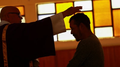 A migrant attends the Ash Wednesday mass at the Casa del Migrante shelter, in Ciudad Juarez, Mexico March 5, 2025. REUTERS/Jose Luis Gonzalez (REUTERS)