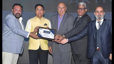 Cabinet minister Aman Arora felicitates a local businessman in Ludhiana on Thursday. (Manish/HT) Cabinet minister Aman Arora felicitates a local businessman in Ludhiana on Thursday. (Manish/HT)