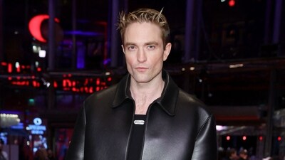 English actor Robert Pattinson poses on the red carpet of the film 'Mickey 17' presented as Berlinale Special Gala at the 75th Berlinale, Europe's first major film festival of the year, in Berlin on February 15, 2025. (Photo by Ronny HARTMANN / AFP) (AFP) English actor Robert Pattinson poses on the red carpet of the film 'Mickey 17' presented as Berlinale Special Gala at the 75th Berlinale, Europe's first major film festival of the year, in Berlin on February 15, 2025. (Photo by Ronny HARTMANN / AFP) (AFP)