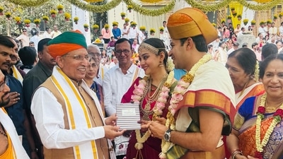 Union minister Arun Ram Meghwal wishes the newly married couple Union minister Arun Ram Meghwal wishes the newly married couple
