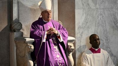 Italian cardinal Angelo De Donatis (C) leads a holy mass at the Church of Saint Sabina in Rome during the celebration of Ash Wednesday on March 5, 2025. Pope Francis's condition was stable on March 5, 2025 as he neared three weeks in hospital battling pneumonia, a Vatican source said, with celebrations for the Lent religious season starting without him. (Photo by Alberto PIZZOLI / AFP) (AFP) Italian cardinal Angelo De Donatis (C) leads a holy mass at the Church of Saint Sabina in Rome during the celebration of Ash Wednesday on March 5, 2025. Pope Francis's condition was stable on March 5, 2025 as he neared three weeks in hospital battling pneumonia, a Vatican source said, with celebrations for the Lent religious season starting without him. (Photo by Alberto PIZZOLI / AFP) (AFP)