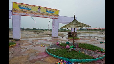 In cults/sects such as Pal’s, practices often originate from the so-called godmen and are often inseparable from their personalities; satsang organisers, too, respond to cues from the cult/sect leader (AP) In cults/sects such as Pal’s, practices often originate from the so-called godmen and are often inseparable from their personalities; satsang organisers, too, respond to cues from the cult/sect leader (AP)