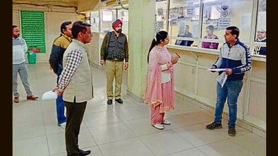 Mayor Inderjit Kaur during the inspection at MC zone B office in Ludhiana on Thursday. (HT Photo) Mayor Inderjit Kaur during the inspection at MC zone B office in Ludhiana on Thursday. (HT Photo)