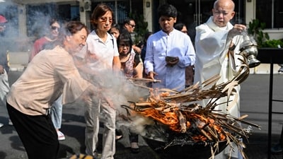 Women attend the burning of old palm fronds at a church in Las Pinas, Metro Manila on March 4, 2025. The ashes from the burned branches will be used during Ash Wednesday rites which marks the start of lent on March 5. (Photo by Jam STA ROSA / AFP) (AFP) Women attend the burning of old palm fronds at a church in Las Pinas, Metro Manila on March 4, 2025. The ashes from the burned branches will be used during Ash Wednesday rites which marks the start of lent on March 5. (Photo by Jam STA ROSA / AFP) (AFP)