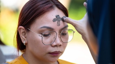 A Catholic nun applies ash to a woman's forehead on the observance of Ash Wednesday at a church ground in Manila on March 5, 2025. The 40-day period of Lent begins on Ash Wednesday, with Catholics around the world observing the season which culminates in Easter Sunday. (Photo by Ted ALJIBE / AFP) (AFP) A Catholic nun applies ash to a woman's forehead on the observance of Ash Wednesday at a church ground in Manila on March 5, 2025. The 40-day period of Lent begins on Ash Wednesday, with Catholics around the world observing the season which culminates in Easter Sunday. (Photo by Ted ALJIBE / AFP) (AFP)