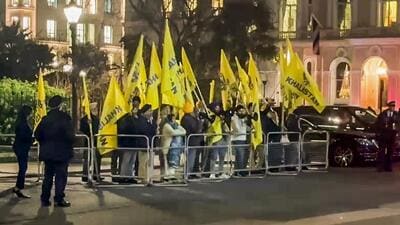 Videos posted on social media showed a small group of pro-Khalistan protesters gathered on the opposite side of the road from Chatham House and protested with yellow flags behind metal barriers while Jaishankar was speaking within the building (ANI) Videos posted on social media showed a small group of pro-Khalistan protesters gathered on the opposite side of the road from Chatham House and protested with yellow flags behind metal barriers while Jaishankar was speaking within the building (ANI)