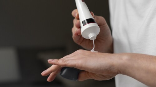 Hand cream can effectively treat dry and dehydrated skin. (Freepik) Hand cream can effectively treat dry and dehydrated skin. (Freepik)