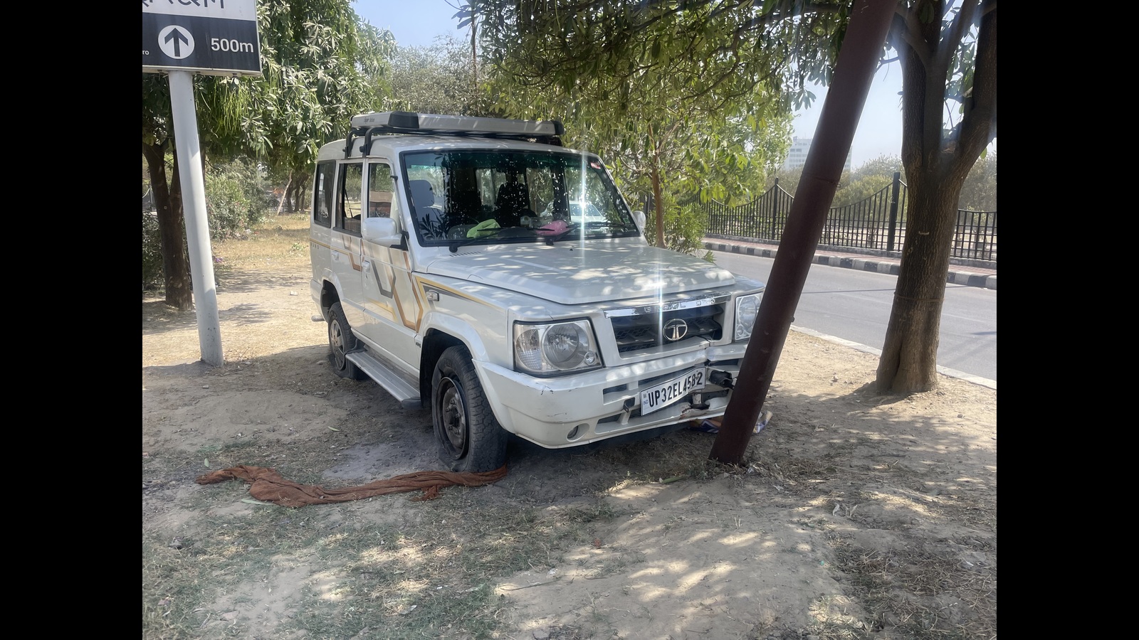 Four men in SUV that killed two sleeping on road divider identified ...