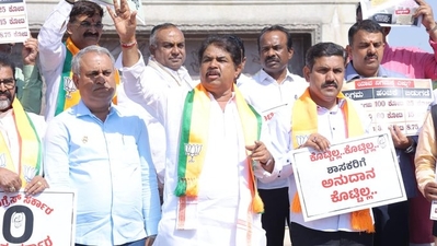 BJP leaders R Ashoka, BY Vijayendra and others stage protest outside Vidhana Soudha. (X/ R Ashoka)