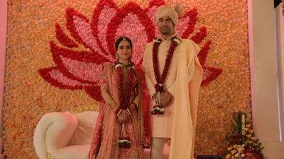 Nishant Dahiya plays Diwakar Kumar, who marries Sanya Malhotra's Richa in the film. Nishant Dahiya plays Diwakar Kumar, who marries Sanya Malhotra's Richa in the film.