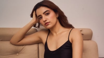 Rukshar Dhillon said that she has asked the person before also to not click her pictures. Rukshar Dhillon said that she has asked the person before also to not click her pictures.