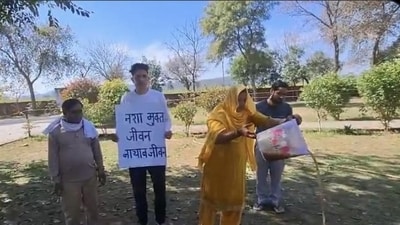 Sarpanch Kaushalya Devi from a village in Rewari district taking the challenge to encourage addicts to discard a bucket of muddy water — a symbolic act of breaking free from addiction. Over the next two weeks, participants will pledge to commit to a drug-free life and call upon three others to do the same. (X) Sarpanch Kaushalya Devi from a village in Rewari district taking the challenge to encourage addicts to discard a bucket of muddy water — a symbolic act of breaking free from addiction. Over the next two weeks, participants will pledge to commit to a drug-free life and call upon three others to do the same. (X)