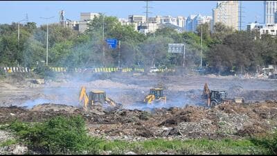 Smoke at the dumping yard in Noida Sector 32 on Friday. (Sunil Ghosh/HT Photo) Smoke at the dumping yard in Noida Sector 32 on Friday. (Sunil Ghosh/HT Photo)